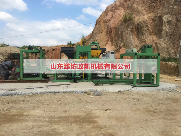 寧夏全自動(dòng)水泥磚機(jī)安裝調(diào)試完成投入正常生產(chǎn)