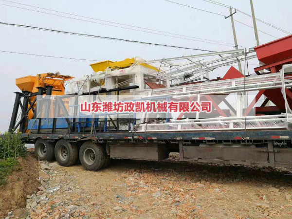 江蘇徐州4-15型水泥磚機(jī)裝車發(fā)貨現(xiàn)場(chǎng)